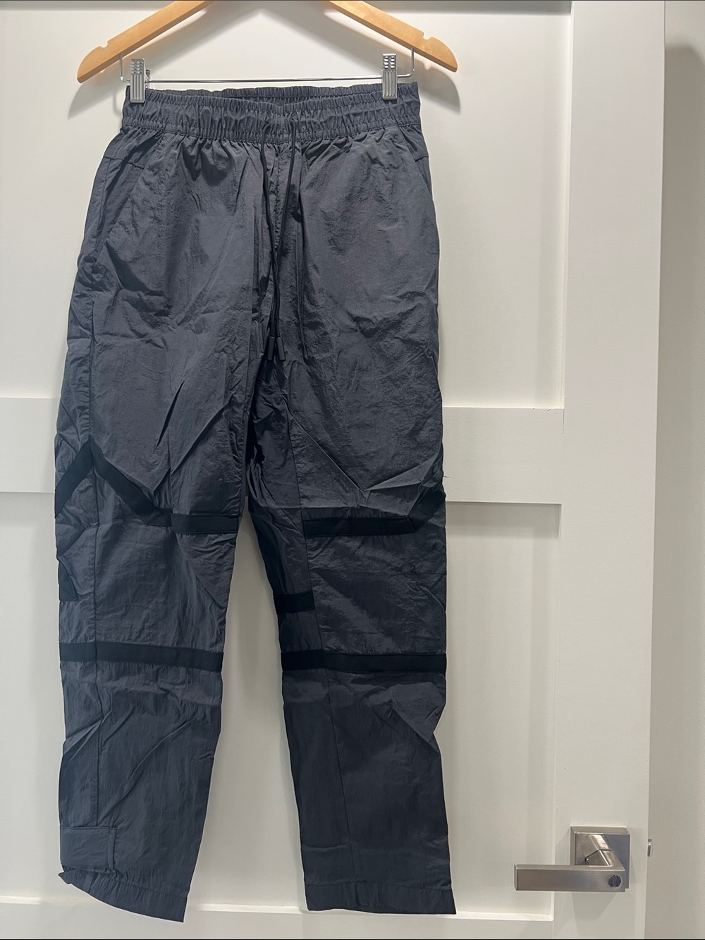 Nike Men's Black Reflective-Trim Jogger Pants